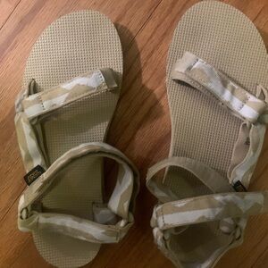 Teva sandals sz 9